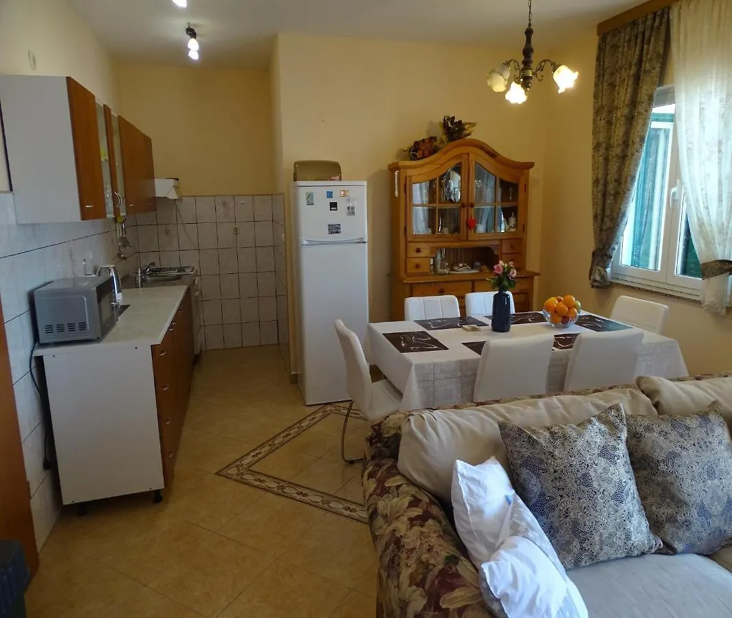Lovely 3 Bedroom Apartment Lemi Near Beach Rtina