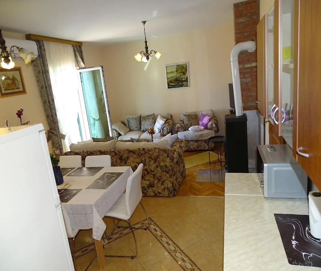 Lovely 3 Bedroom Apartment Lemi Near Beach Rtina