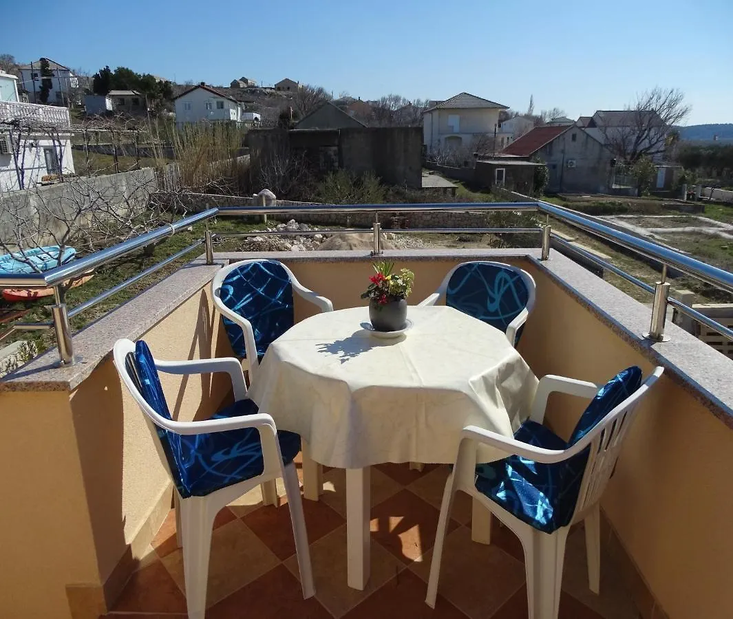 Lovely 3 Bedroom Apartment Lemi Near Beach Rtina